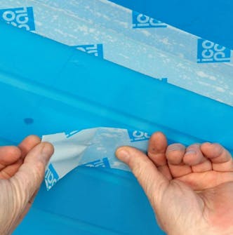 Slätt innertak: Tejpa alla skarvar med ångspärrstejp Slätt innertak: Tejpa alla skarvar med ångspärrstejp